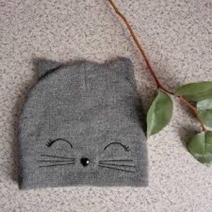 Justice metallic gray smiling cat beanie w/ ears
